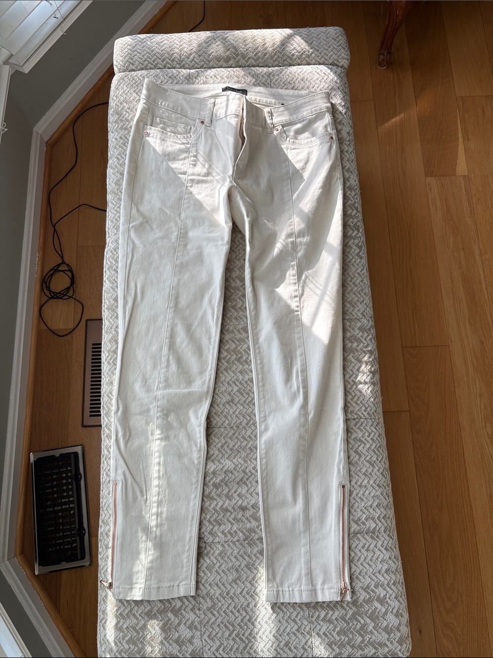 White House Black Market Skinny White Jeans with Ankle Zips